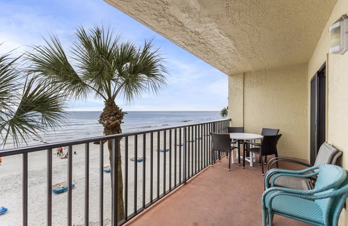 Madeira Beach Condo | 134 m² Condo ∙ 3 bedrooms ∙ 8 guests