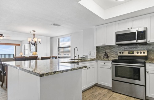 Madeira Beach Condo | 134 m² Condo ∙ 3 bedrooms ∙ 10 guests