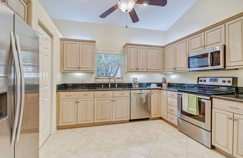 Naples Park House | 139/n slashed from 189/n ! Oct. bungalow with pool, spa, wifi, close to beach !