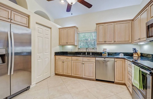 Naples Park House | 139/n slashed from 189/n ! Oct. bungalow with pool, spa, wifi, close to beach !