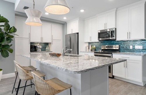 Whitney Beach Condo | 155 m² Condo ∙ 3 bedrooms ∙ 6 guests