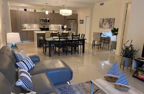 Majestic Palms Condo | 160 m² Condo ∙ 3 bedrooms ∙ 5 guests