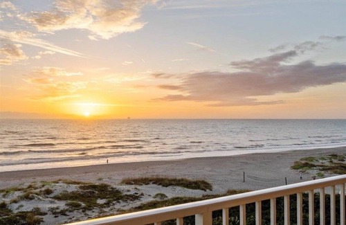 Cocoa Beach Condo | 167 m² Condo ∙ 3 bedrooms ∙ 7 guests