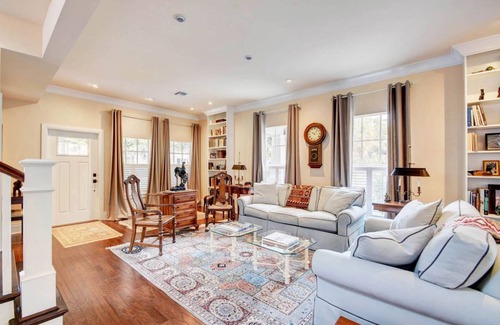 Grandview Heights House | 167 m² House ∙ 3 bedrooms ∙ 6 guests