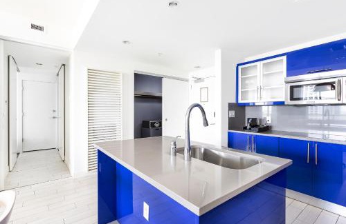 Central Beach Apartment | 16th Floor Luxury 2 Bedroom - Ocean Views & Luxury