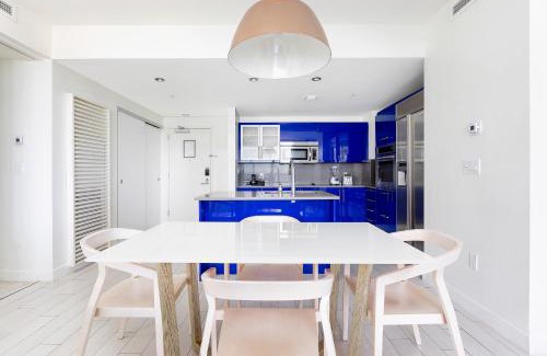 Central Beach Apartment | 16th Floor Luxury 2 Bedroom - Ocean Views & Luxury