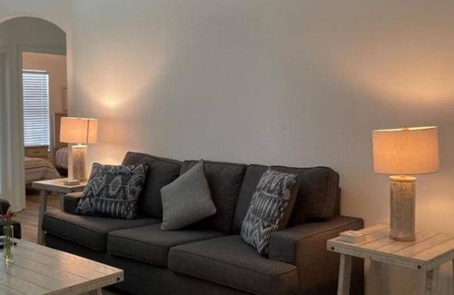 Westbury House | 1759 m² House ∙ 4 bedrooms ∙ 8 guests