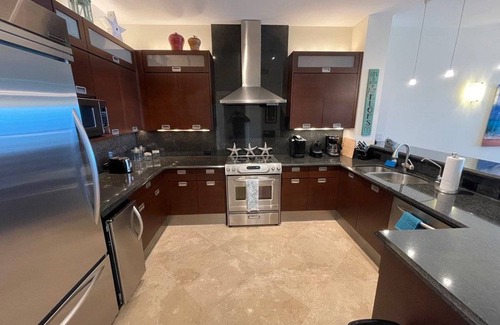 Rock Harbor Condo | 177 m² Condo ∙ 2 bedrooms ∙ 6 guests