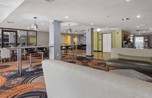 Orange Park Hotel | 18 m² Hotel ∙ 5 guests