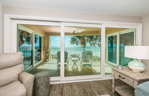 Belleair Beach Condo | 191 m² Condo ∙ 3 bedrooms ∙ 6 guests