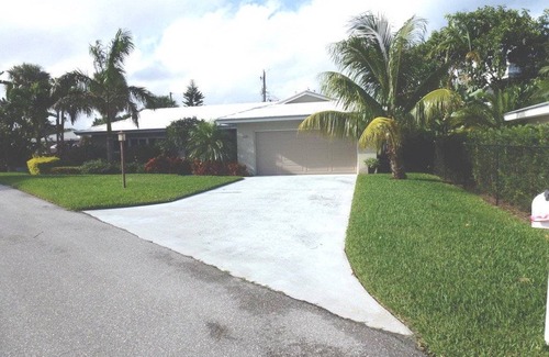 Juno Beach House | 195 m² House ∙ 3 bedrooms ∙ 7 guests