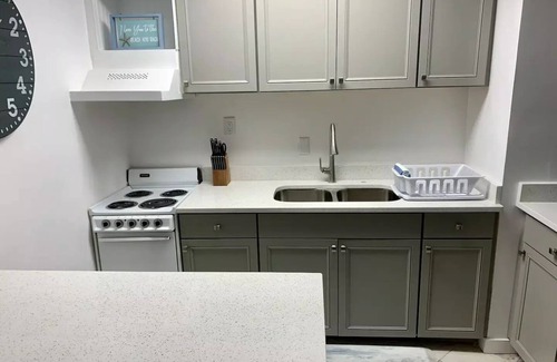 East Ocean Ave Apartment | 2/1 Coastal Town Oasis ~ Minutes to the Beach