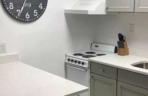 East Ocean Ave Apartment | 2/1 Coastal Town Oasis ~ Minutes to the Beach