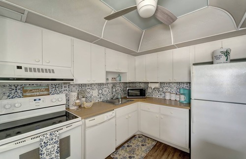 Braden River Condo | 2/2 CONDO WITH AMAZING GOLF COURSE & WATER VIEWS FROM THE LANAI - DON'T MISS IT