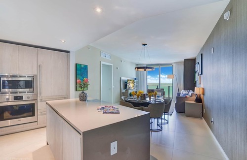 Hollywood South Central Beach Condo | 2 BDR Ocean and Pool View at 4111 S. Ocean