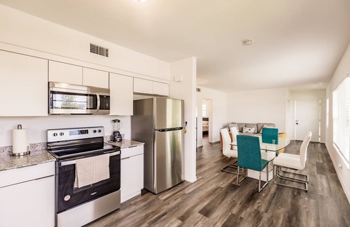 Sunny Isles Beach House | 2 bed 2 bath OCT BOOK 3 Nights PAY 2 Beach 1 min Walk