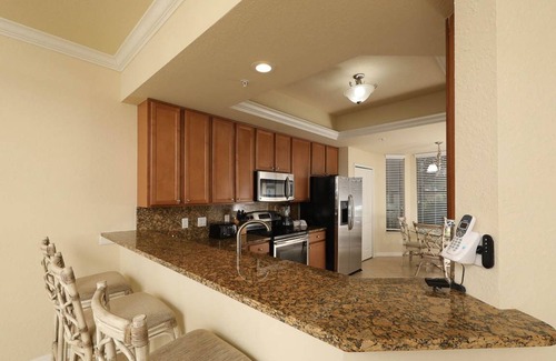 Bradenton House | 2-Bed/2Bath/1Den First Floor Townhouse in a lovely gated golf course community.