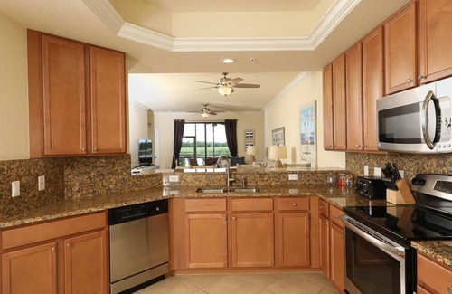 Bradenton House | 2-Bed/2Bath/1Den First Floor Townhouse in a lovely gated golf course community.