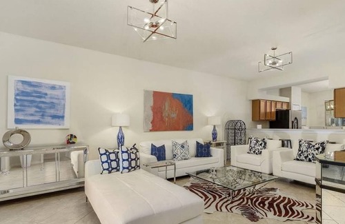 Naples Condo | 2 Bedroom Condo 279342 by Houzlet