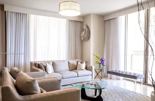 Bal Harbour Condo | 2 Bedroom Condo 326030 by Houzlet