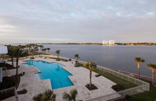 Kingston Condo | 2 Bedroom Condo (93395) by Houzlet