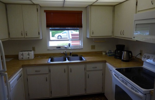 Moorings Condo | 2 Bedroom condo in lovely quiet Naples location close to beach and shops