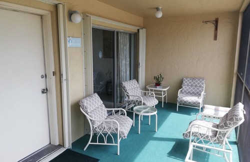 Moorings Condo | 2 Bedroom condo in lovely quiet Naples location close to beach and shops