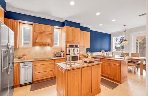 New Smyrna Beach House | 2 mastrs, htd salt lap pool, SPA, 2mins walk to beach - Happy Island Retreat