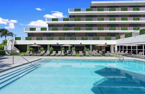 Central Beach House | 2 Ocean View Resort Units with Outdoor Pool Close to Local Gems