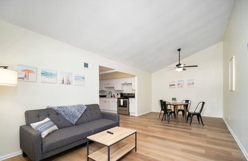 Southpoint House | 2 units of a Quadplex