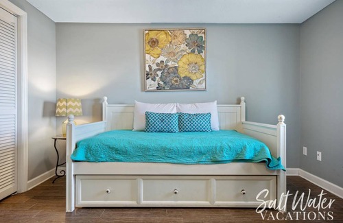 Crystal Beach Condo | 203 m² Condo ∙ 4 bedrooms ∙ 12 guests
