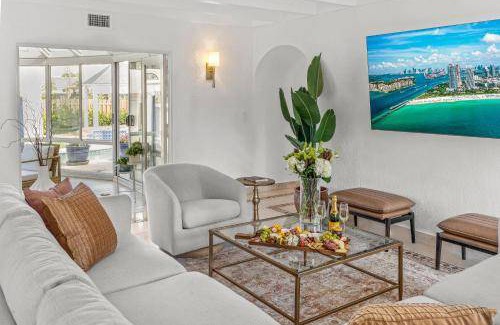 Grandview Heights House | 204 m² House ∙ 1 bedroom ∙ 8 guests