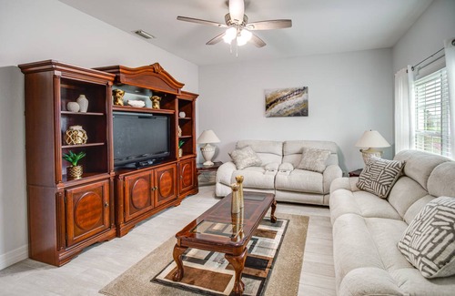 Centennial House | 204 m² House ∙ 3 bedrooms ∙ 9 guests
