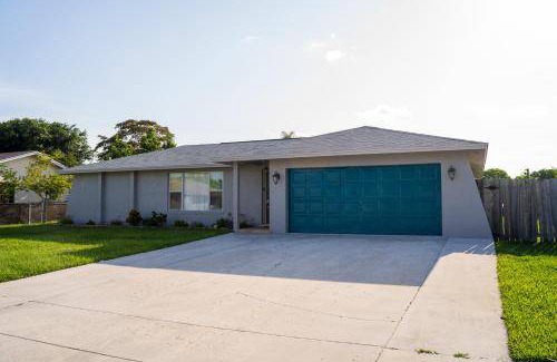 Royal Palm Beach House | 205 m² House ∙ 3 bedrooms ∙ 7 guests