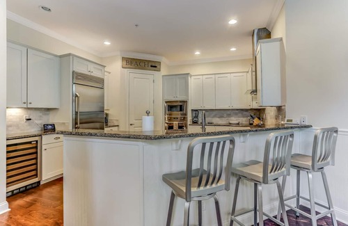 American Beach House | 2106 Summerwoods - Pristine Townhome With Just a Short Walk To The Beach!