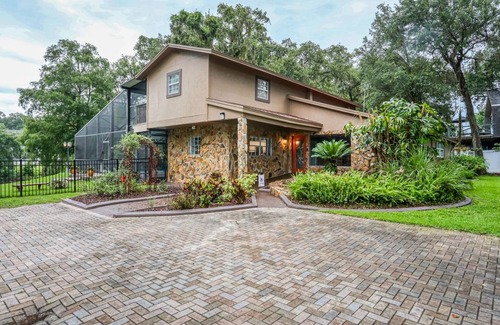 Temple Terrace House | 212 m² House ∙ 3 bedrooms ∙ 8 guests