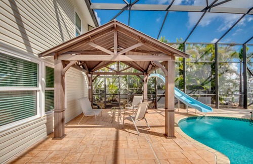 Fort Myers Beach House | 217 m² House ∙ 5 bedrooms ∙ 12 guests
