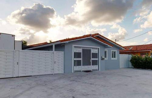 Flagami House | 220 m² House ∙ 4 bedrooms ∙ 12 guests