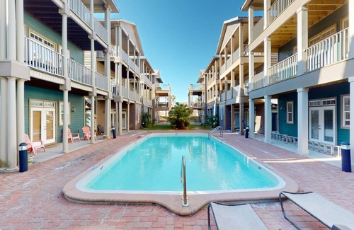 Crescent Beach House | 220 m² House ∙ 4 bedrooms ∙ 12 guests