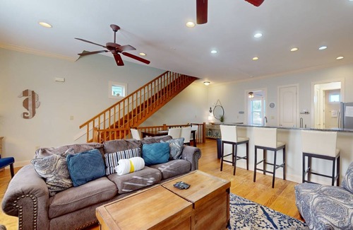 Crescent Beach House | 220 m² House ∙ 4 bedrooms ∙ 12 guests