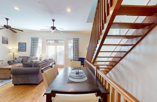 Crescent Beach House | 220 m² House ∙ 4 bedrooms ∙ 12 guests