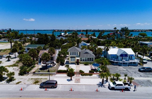 Pass-a-Grille House | 232 m² House ∙ 5 bedrooms ∙ 7 guests