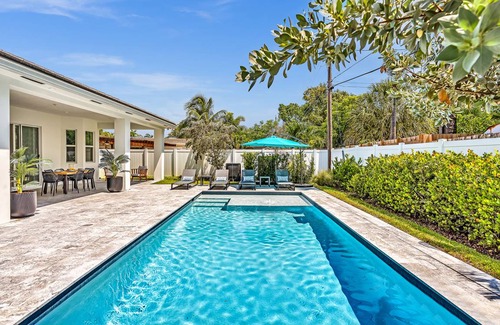 Poinsettia Heights House | 235 m² House ∙ 4 bedrooms ∙ 10 guests