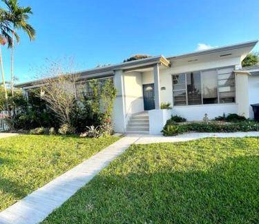 Westchester House | 242 m² House ∙ 3 bedrooms ∙ 6 guests