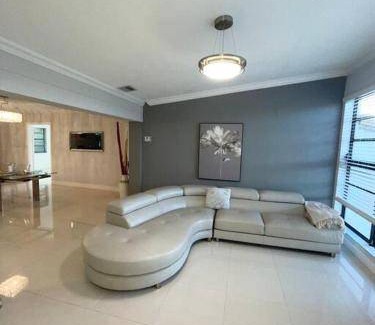 Westchester House | 242 m² House ∙ 3 bedrooms ∙ 6 guests