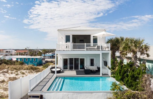Crescent Beach House | 248 m² House ∙ 7 bedrooms ∙ 16 guests