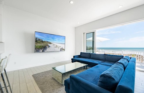 Crescent Beach House | 248 m² House ∙ 7 bedrooms ∙ 16 guests