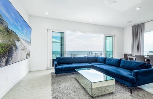 Crescent Beach House | 248 m² House ∙ 7 bedrooms ∙ 16 guests