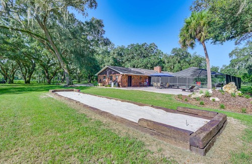 Bearss Plaza House | 252 m² House ∙ 4 bedrooms ∙ 17 guests