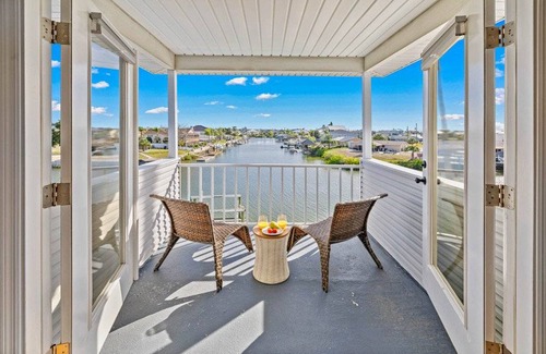 Spring Hill House | 260 m² House ∙ 5 bedrooms ∙ 12 guests
